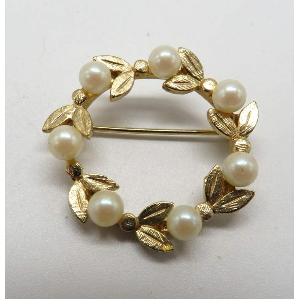 Vintage Brooch Gold Tone Leaf Imitation Pearl Wreath 1.25" Pin